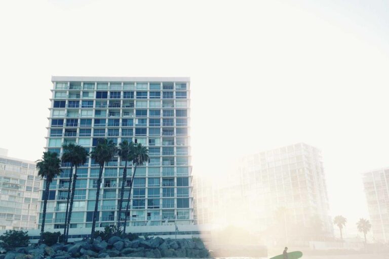 Et voluptate qui quos ea